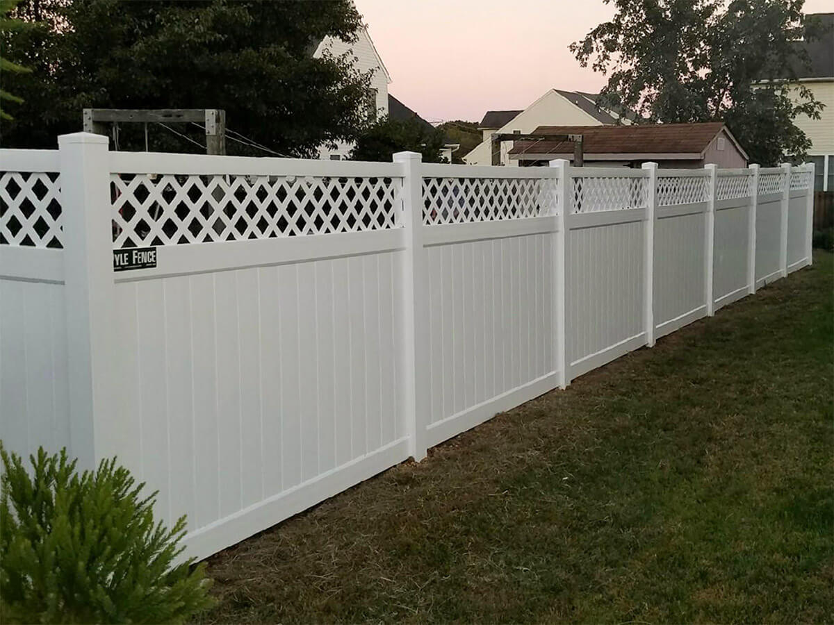 Photo of a vinyl privacy fence in Baltimore